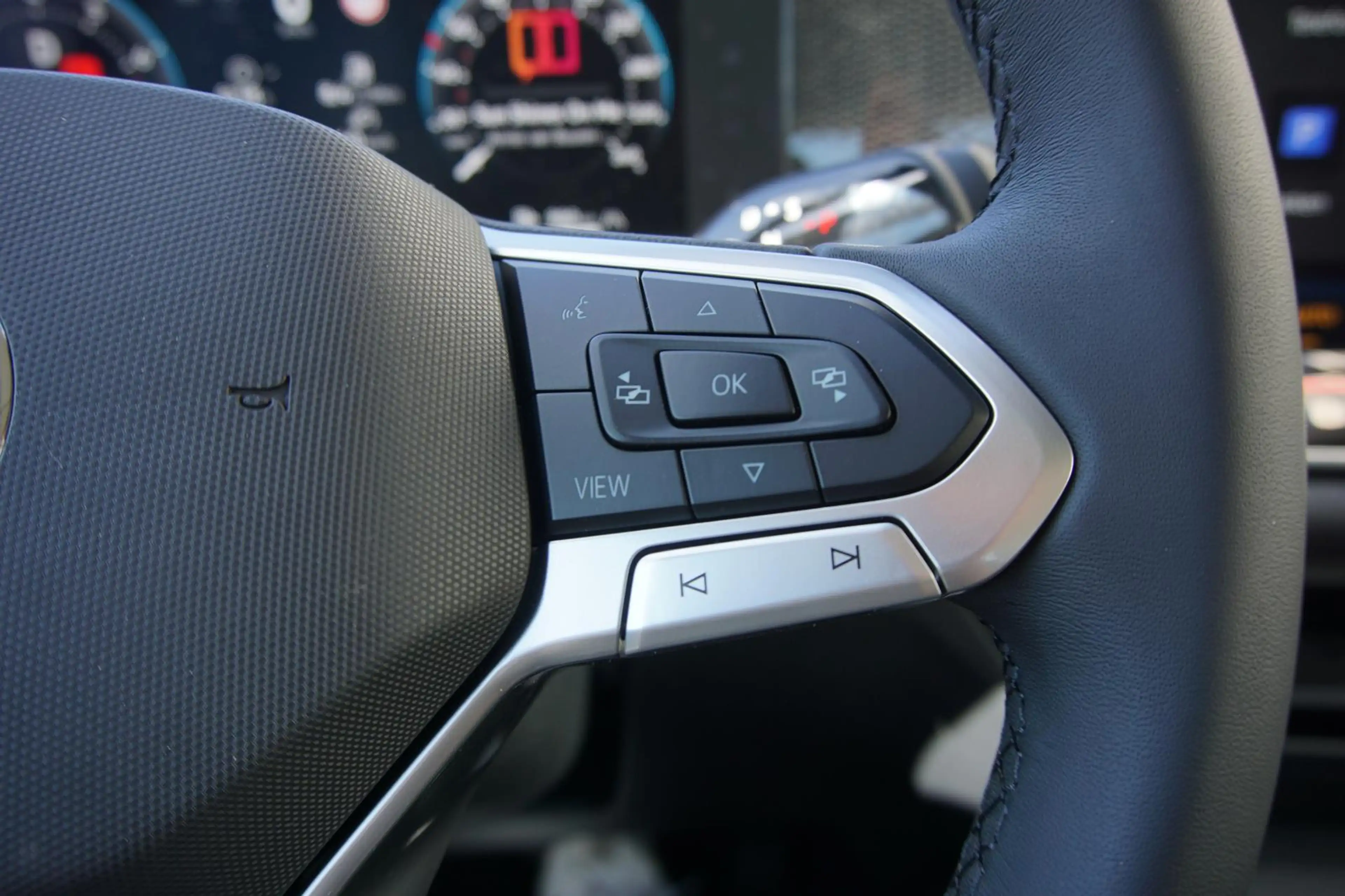 Volkswagen Tiguan 1.5eTSI DSG Navi/MirrorLi AHK Kamera ACC — photo 16