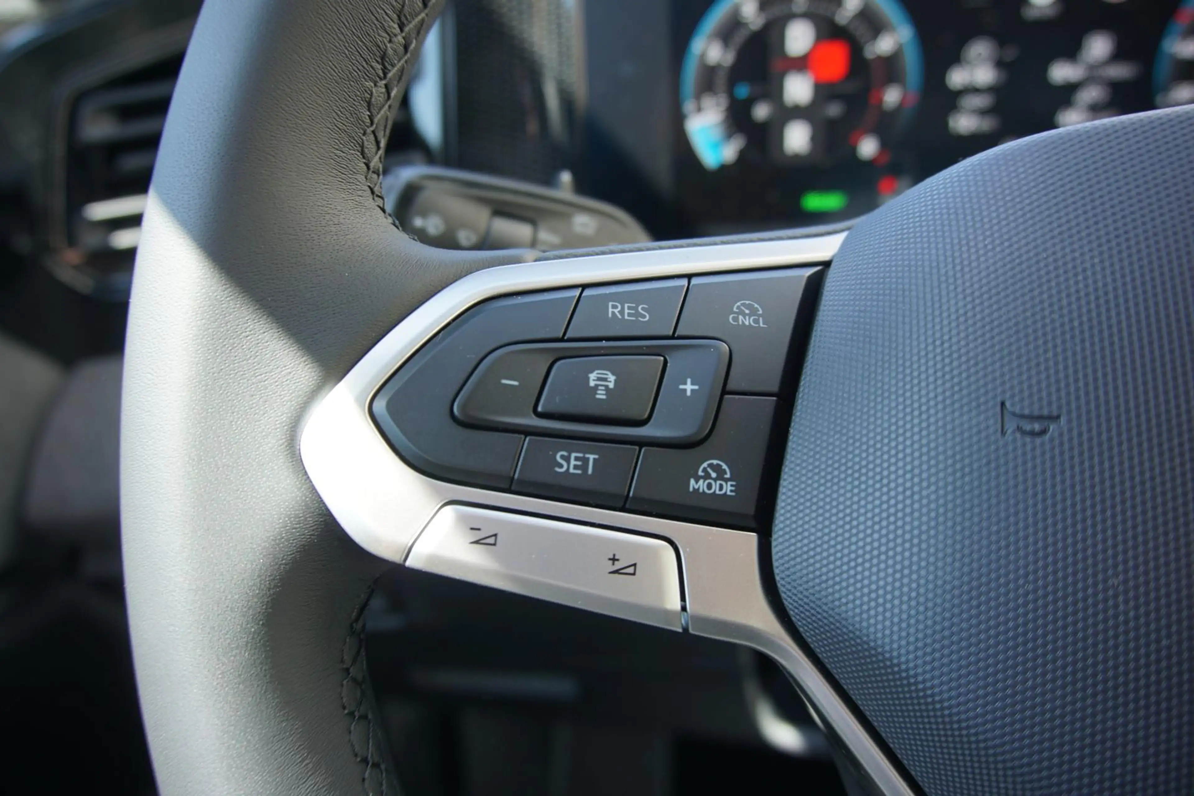 Volkswagen Tiguan 1.5eTSI DSG Navi/MirrorLi AHK Kamera ACC — photo 15