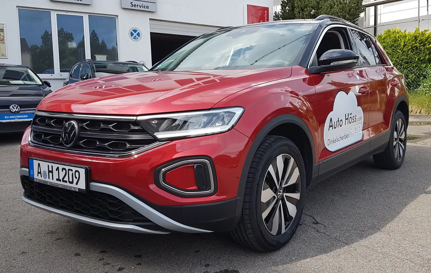 Volkswagen T-Roc Goal*AHK*LED*REAR VIEW*PDC*SHZ*LHZ*DSG*APP CONNECT Rood - 2