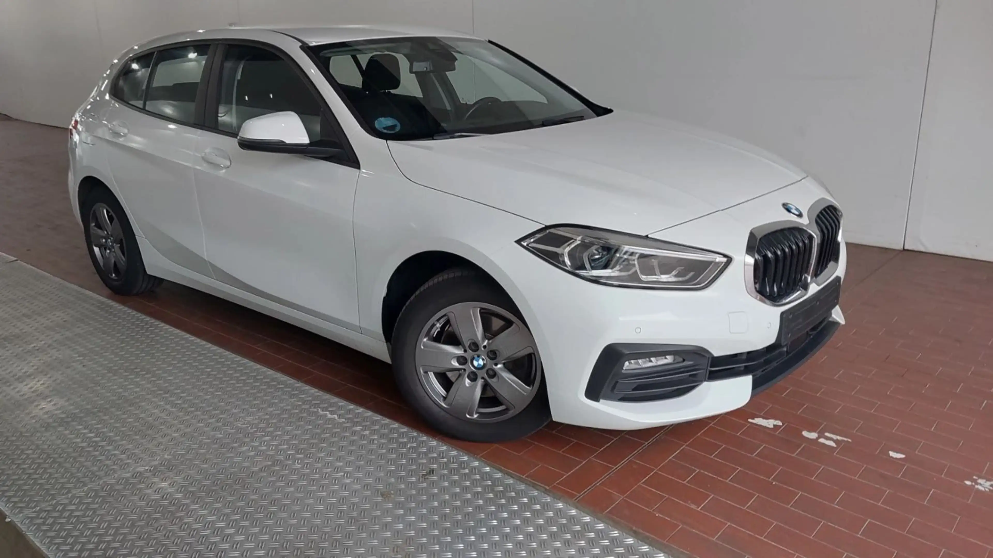 BMW 118 d Advantage *LED*Volldigital*Carplay*SHZ* — photo 2