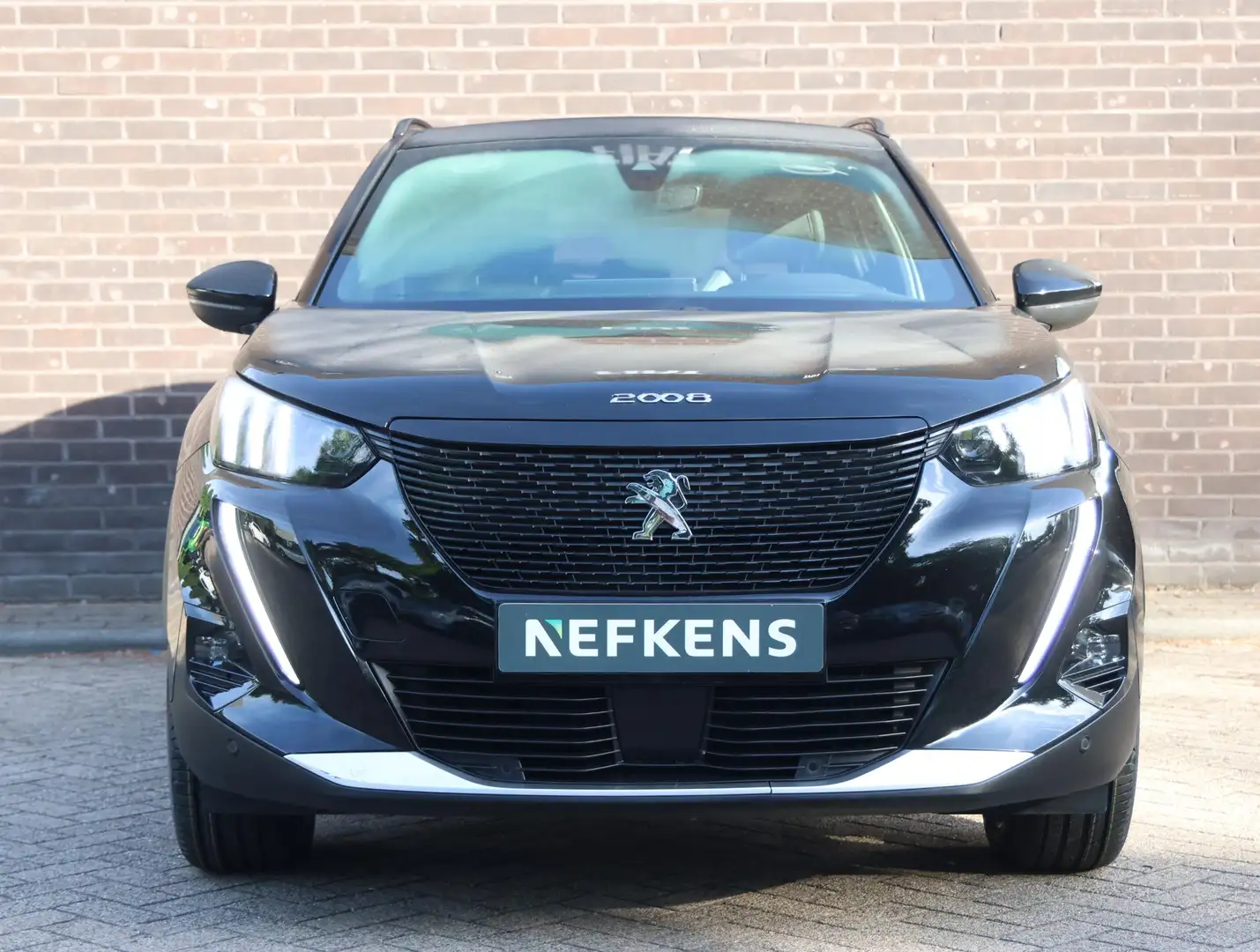 Peugeot e-2008 SUV GT 50kWh 136pk | Schuif-/kanteldak | Achteruit Zwart - 2
