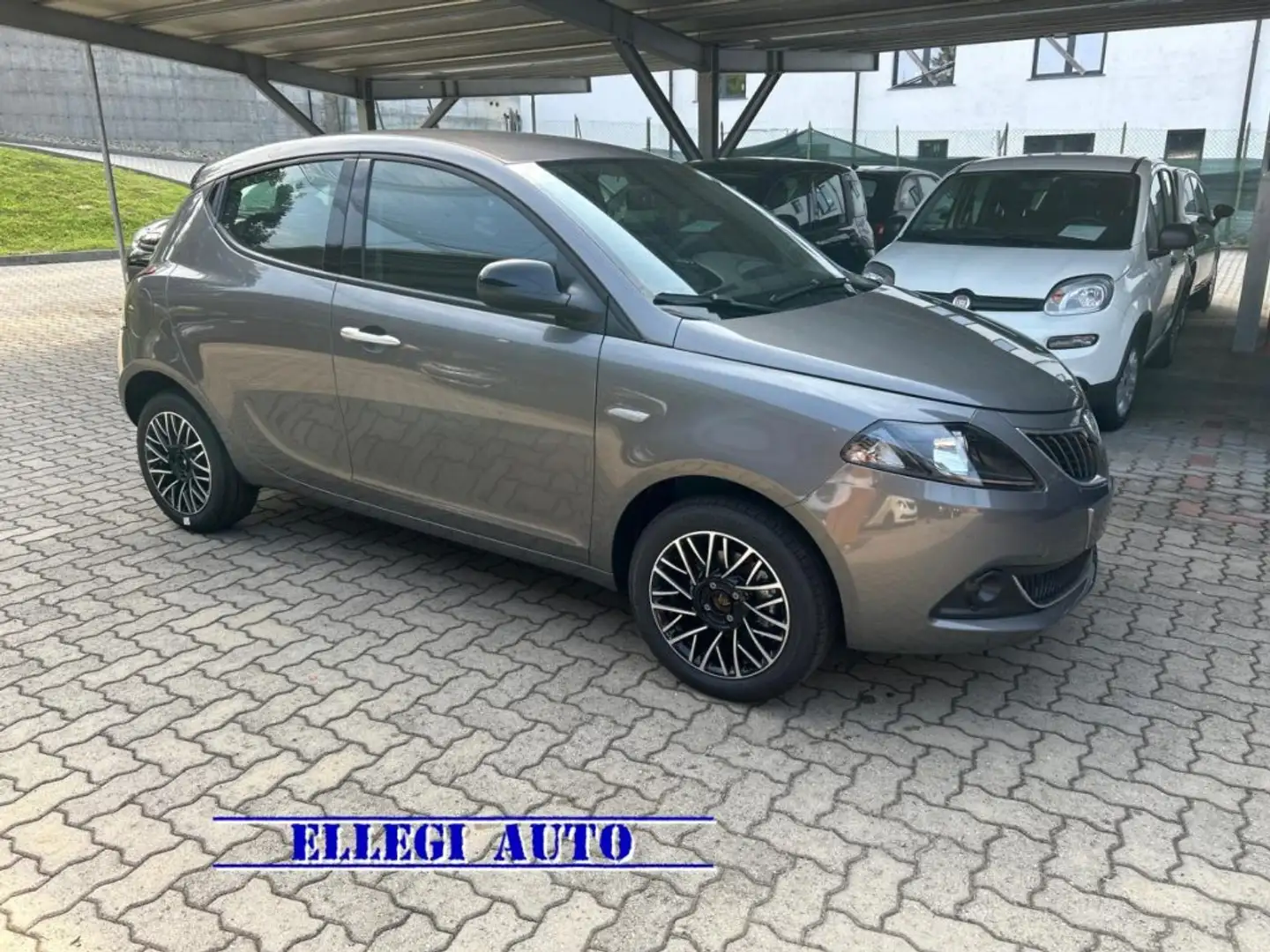 Lancia Ypsilon PROMO FINANZ 1.2 69 CV 5 porte GPL Ecochic KM 0 Grau - 2