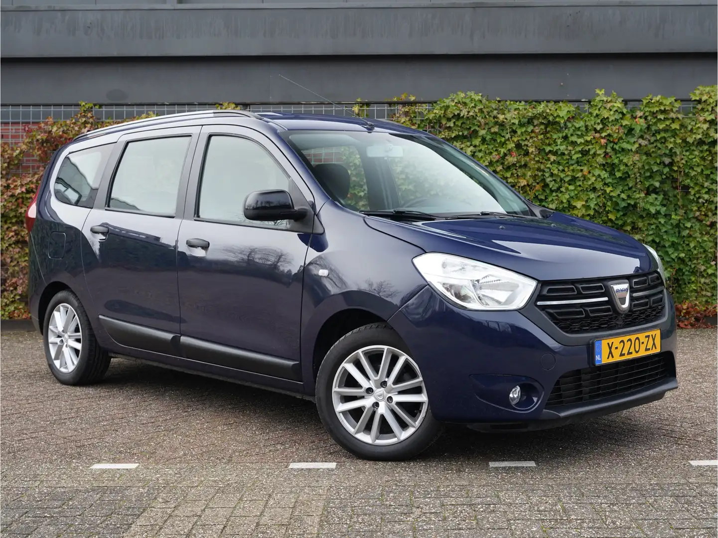 Dacia Lodgy 1.6 SCe 5p. Lage km. 27.000km! | Airco | Parkeerse Blauw - 2