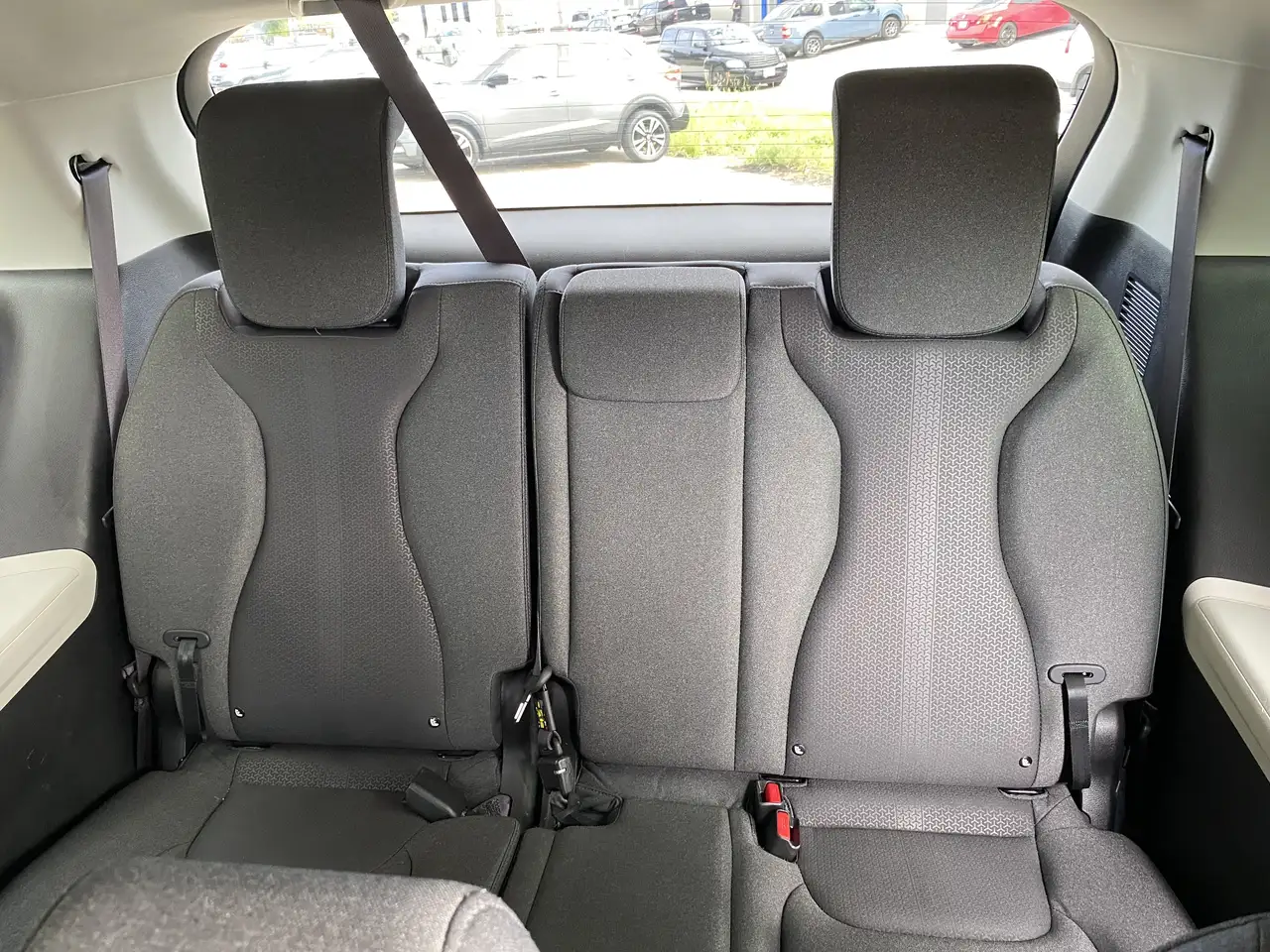 Kia Carnival снимка Kia Carnival
