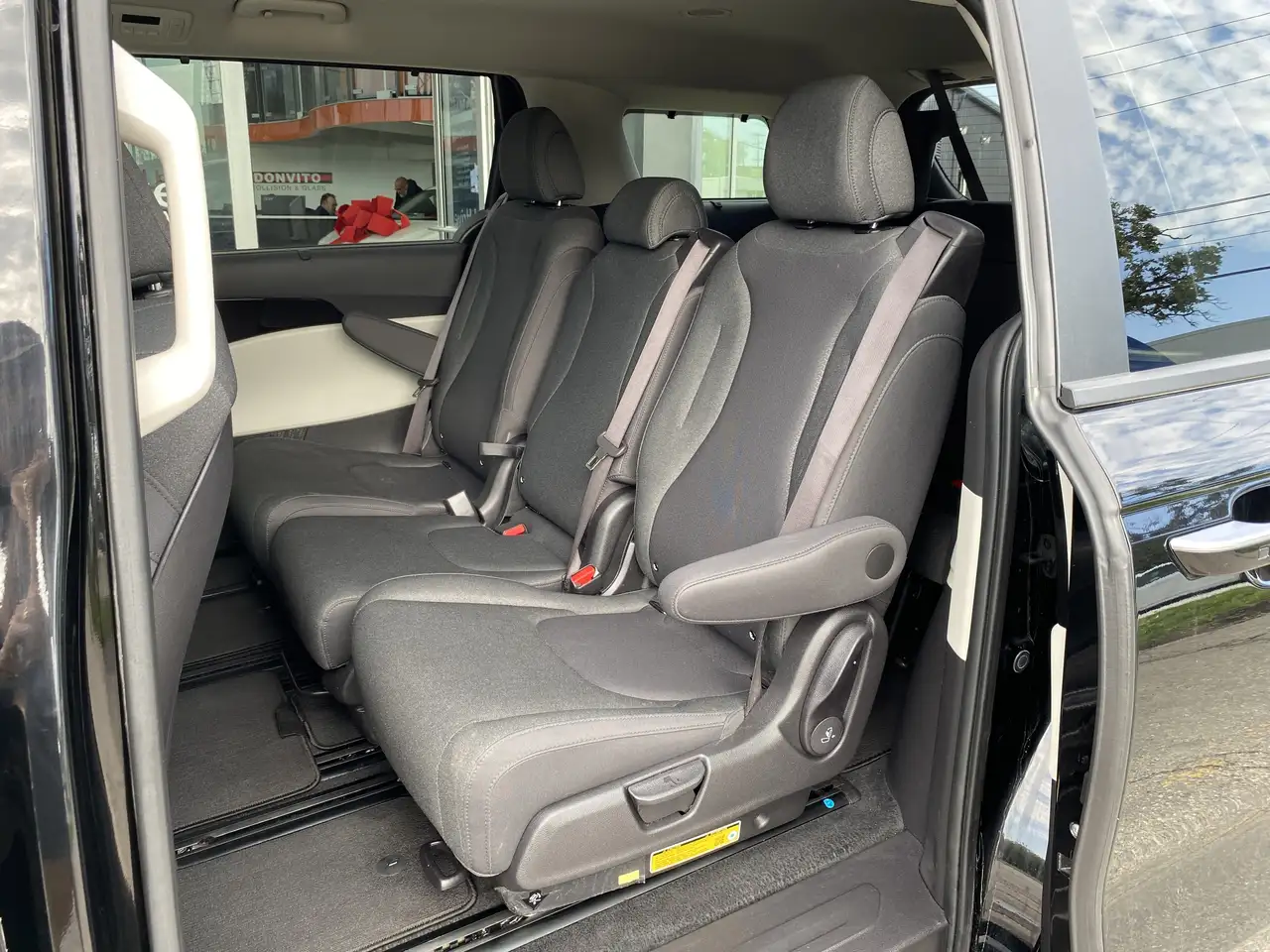 Kia Carnival снимка Kia Carnival