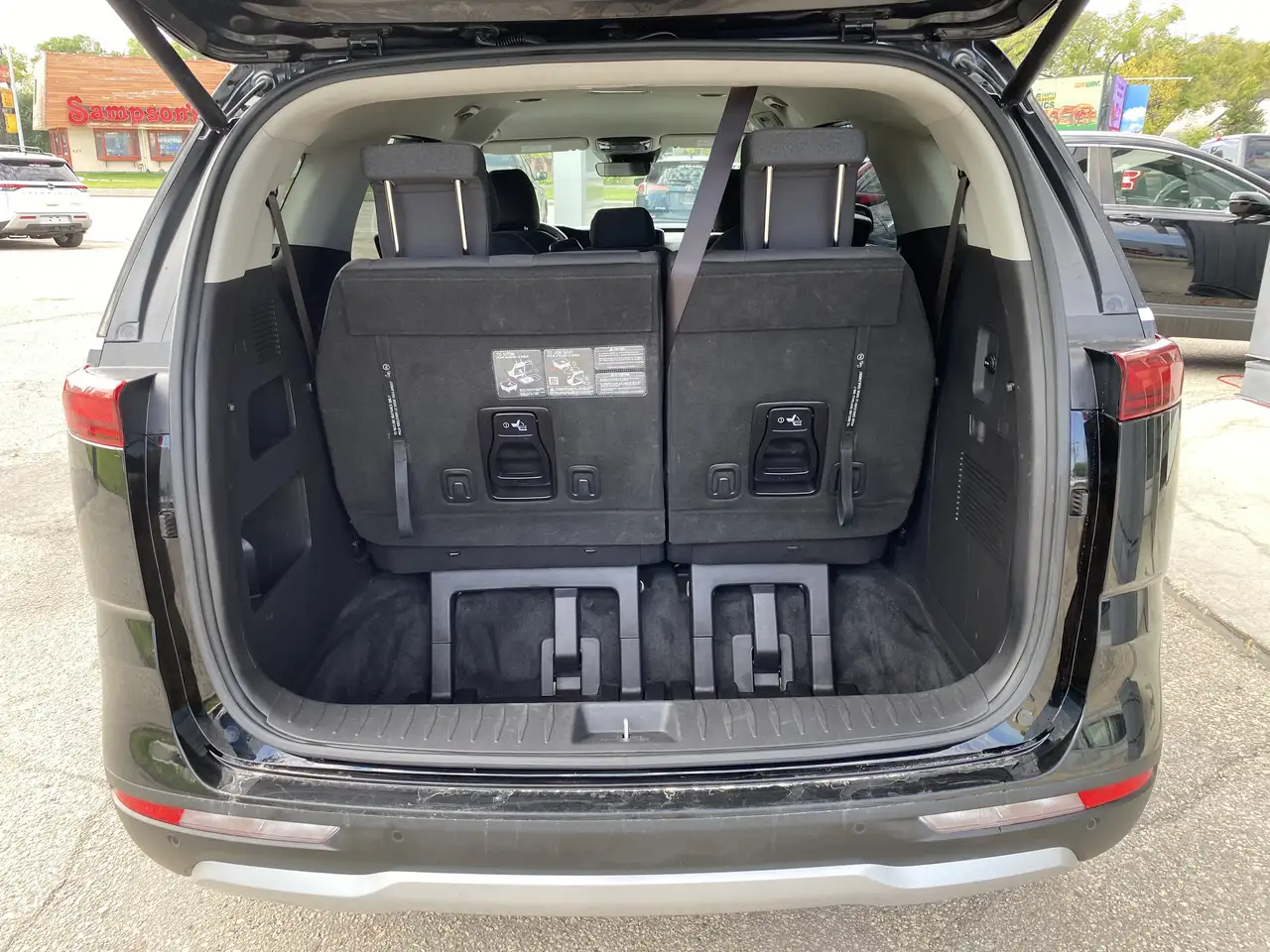 Kia Carnival снимка Kia Carnival