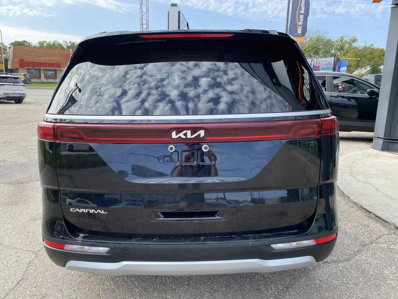 Kia Carnival снимка Kia Carnival