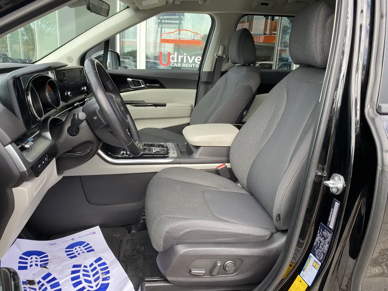 Kia Carnival снимка Kia Carnival