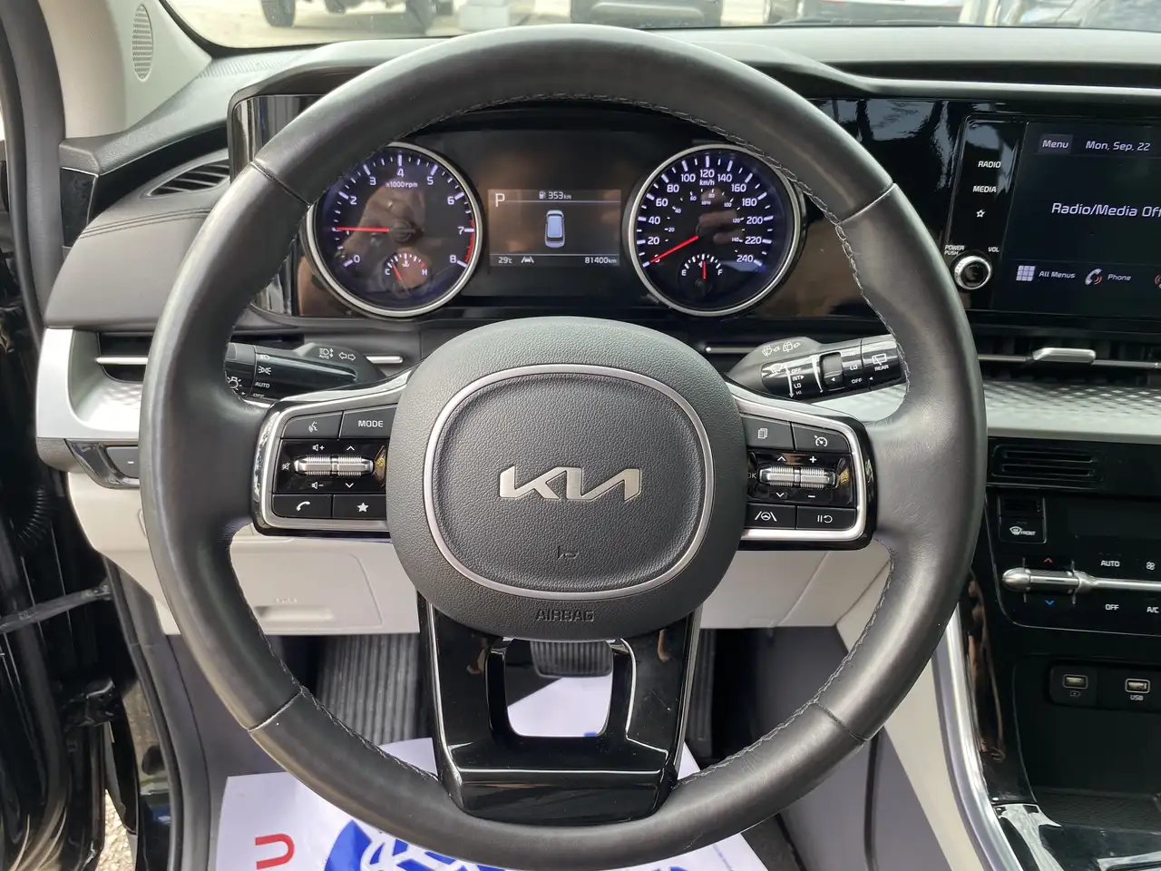 Kia Carnival снимка Kia Carnival
