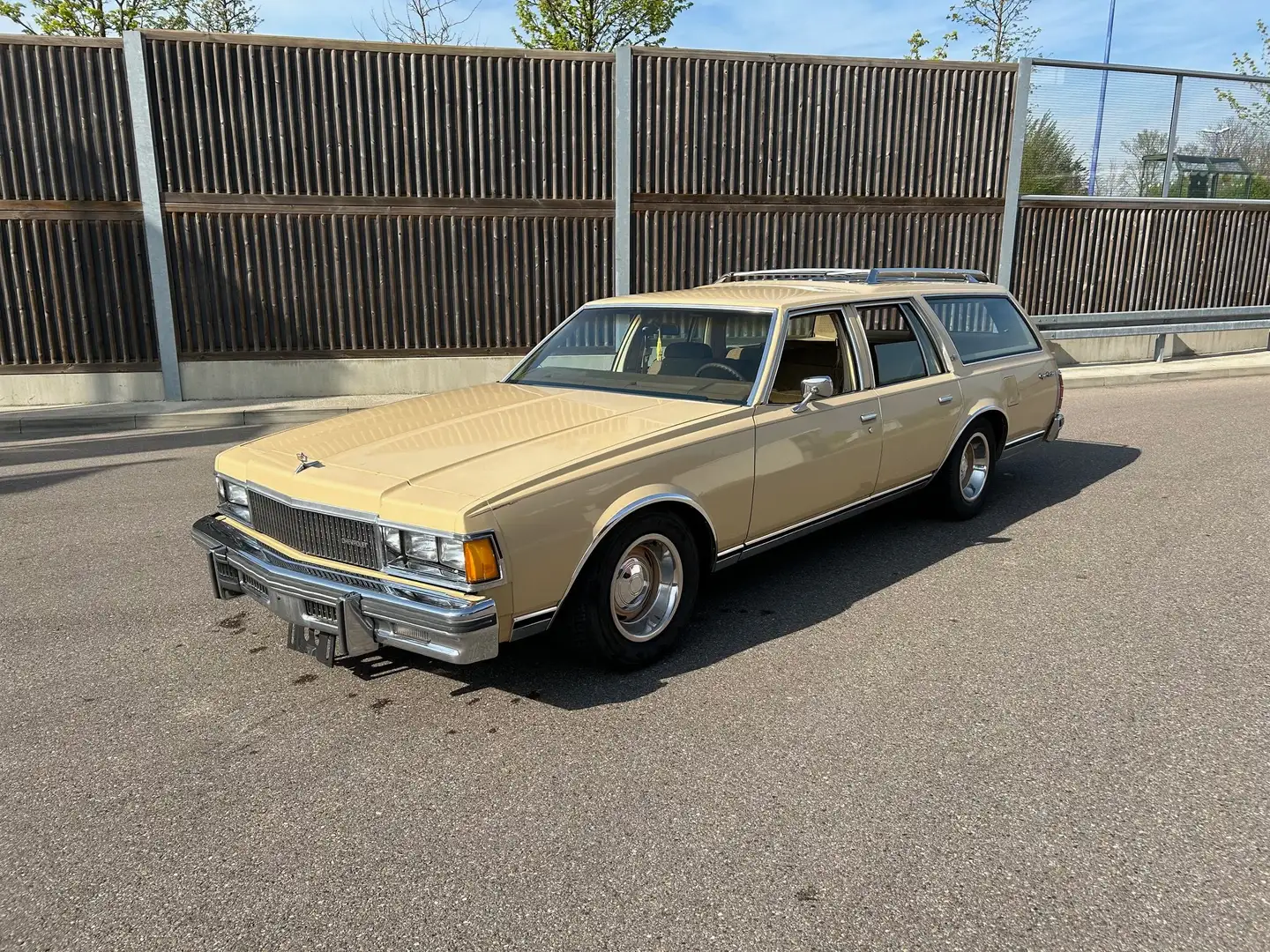 Chevrolet Caprice Caprice Classic Station Wagon 8 Sitzer Бежевий - 2