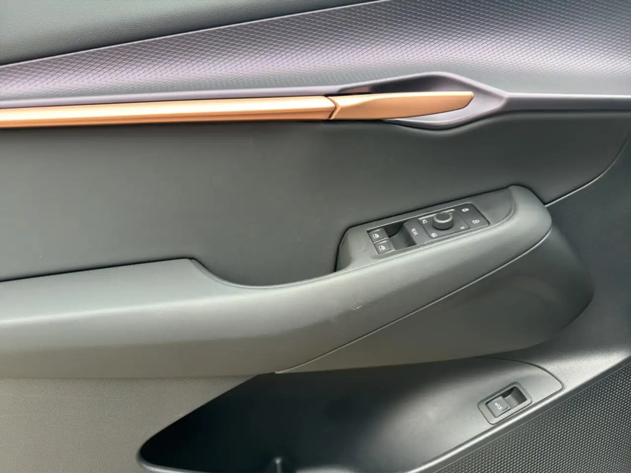 Cupra Tavascan 77 kwh Endurance WÄRMEPU*LED*ACC*NAV*PARKLENK*H..., миниатюра 15