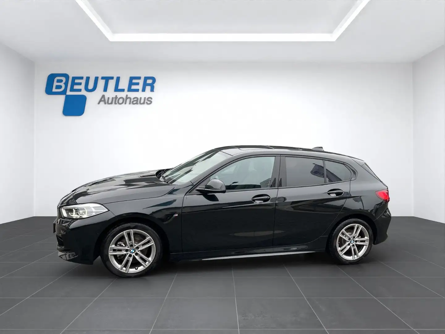 BMW 118 iA M Sport Pano LED Navi SHZ CAM DAB Schwarz - 2