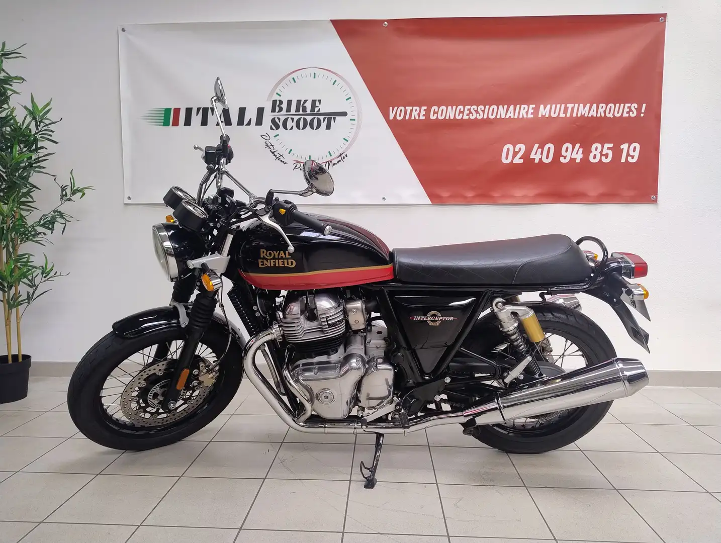 Royal Enfield Interceptor - 1