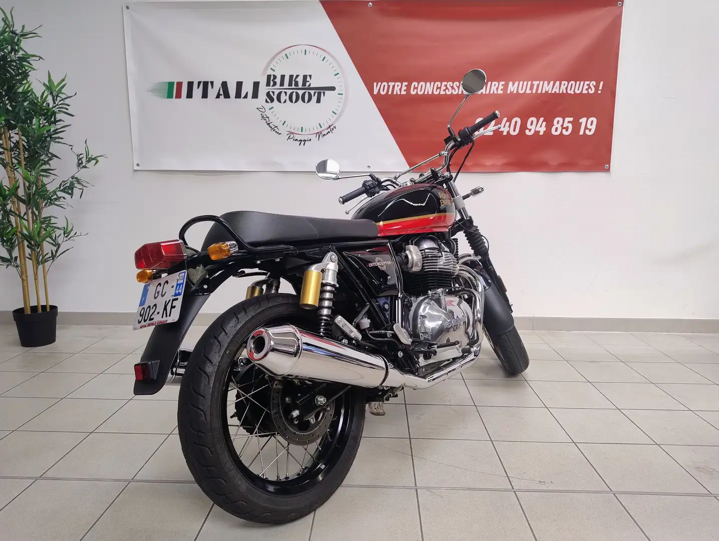 Royal Enfield Interceptor - 2