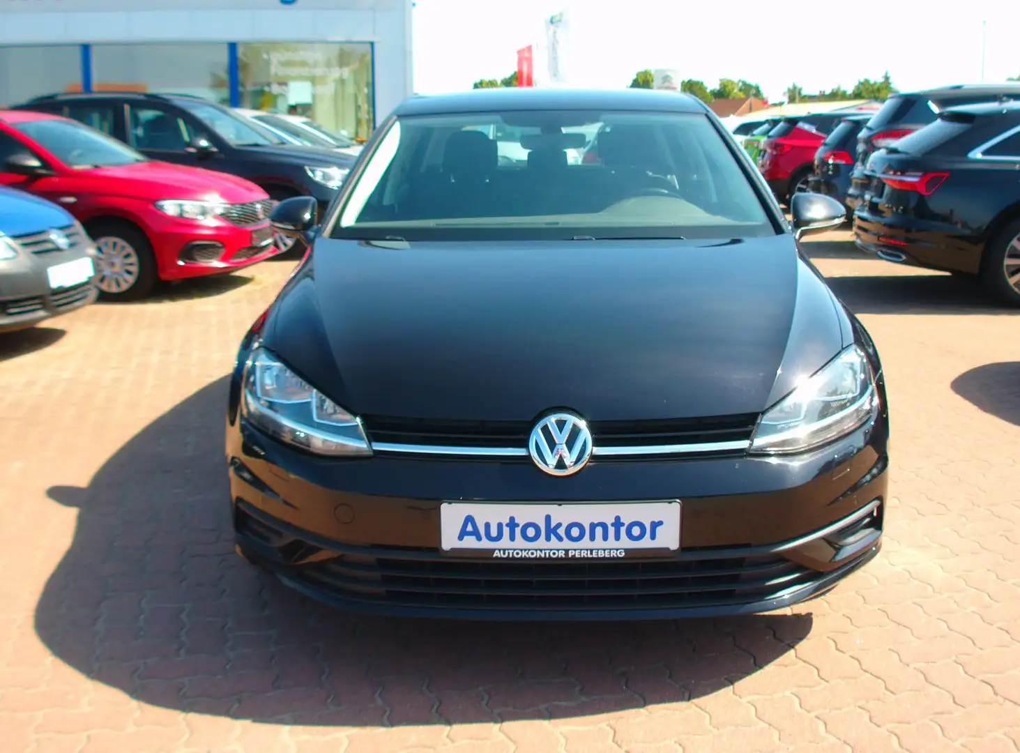 Volkswagen Golf VII Lim. Trendline.2-Hand.Klimaautom. Zwart - 2