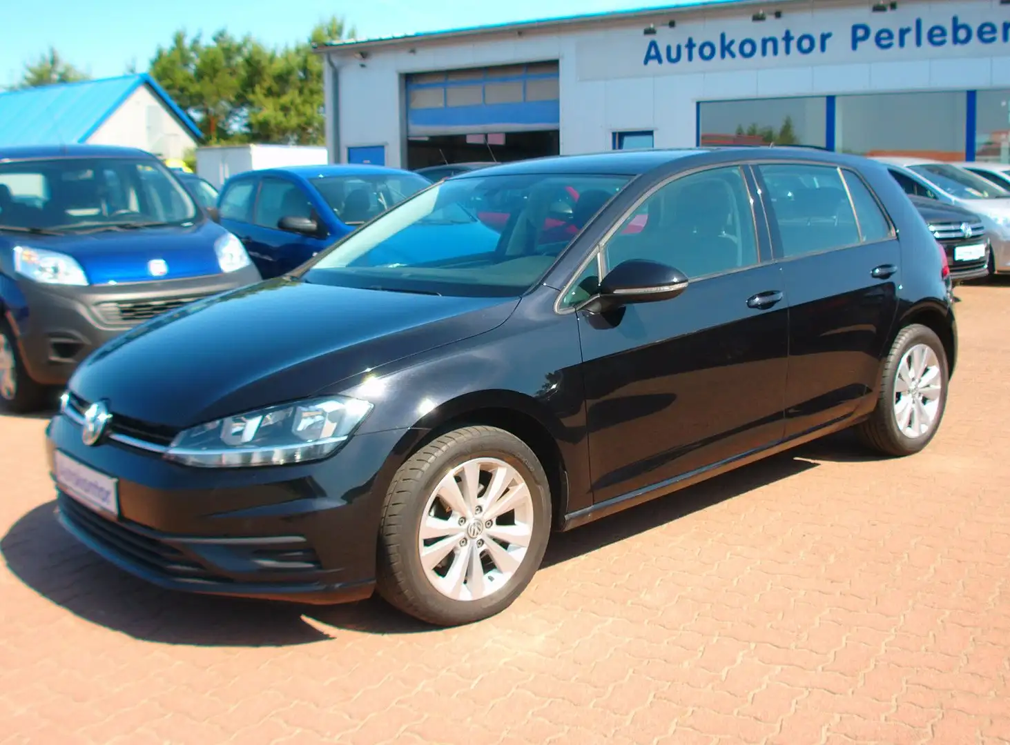 Volkswagen Golf VII Lim. Trendline.2-Hand.Klimaautom. Zwart - 1