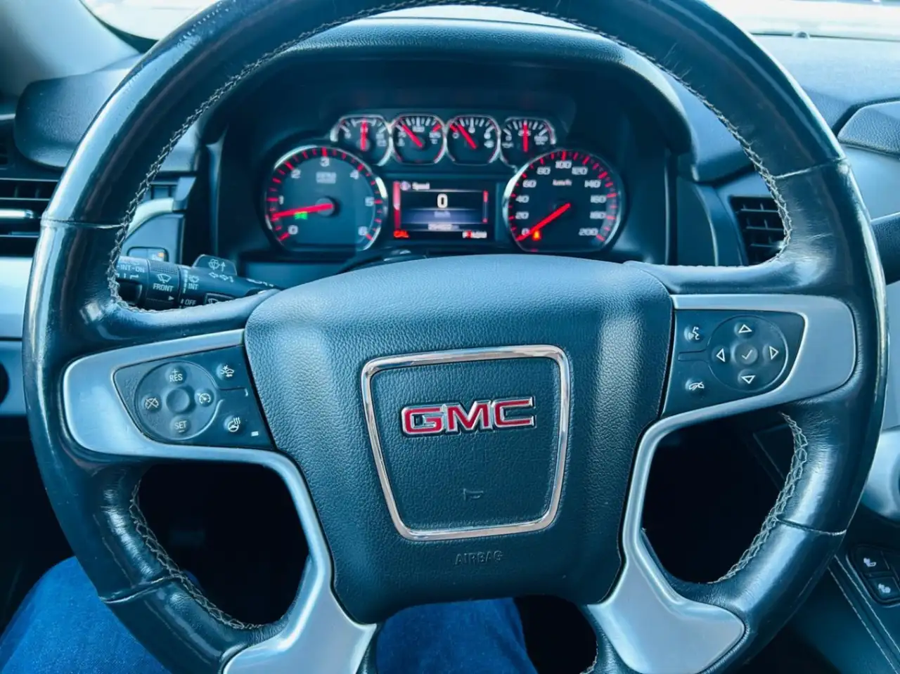 GMC Yukon photo GMC Yukon