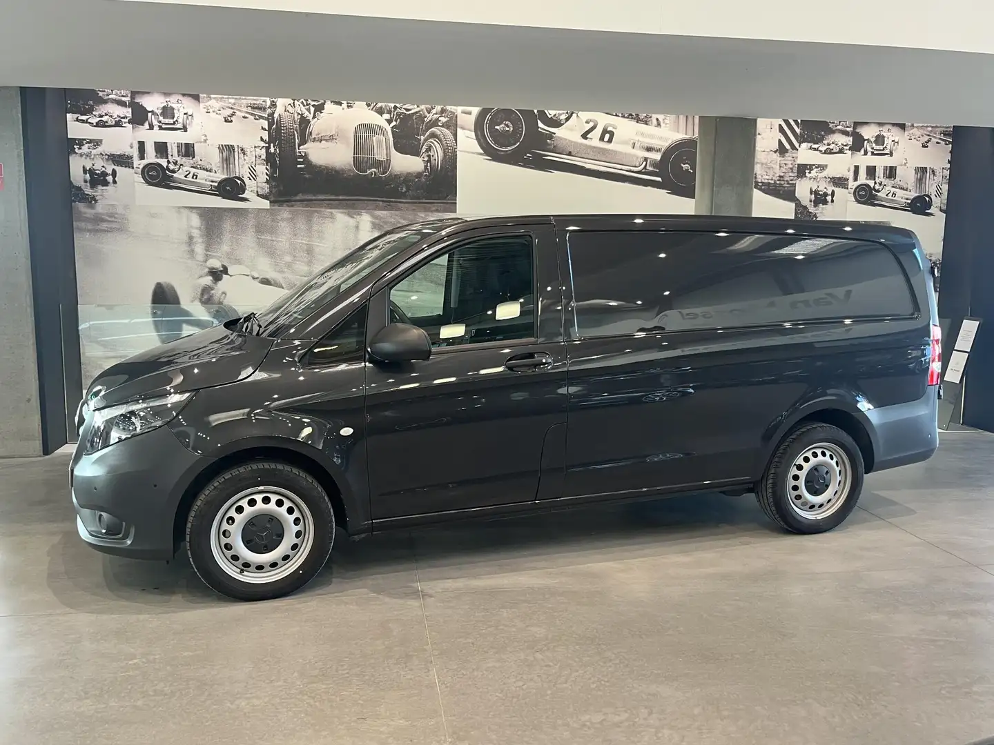 Mercedes-Benz Vito eVito 66KW L2 AUDIO 40+CAMERA+COMFORTZETEL Negro - 2