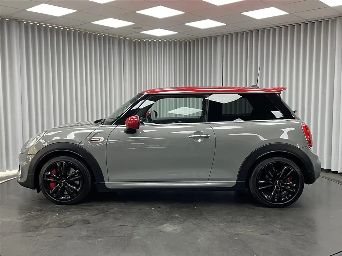 MINI John Cooper Works 2.0i / LED / Navi / Head up / Cam / Cruise co ... Grijs - 2