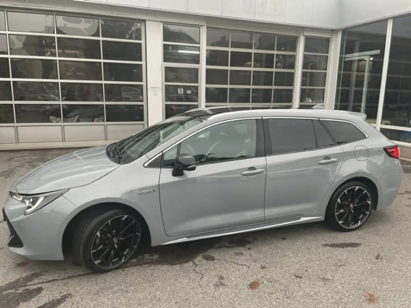 Toyota Corolla Hybrid GR Sport Gris - 2
