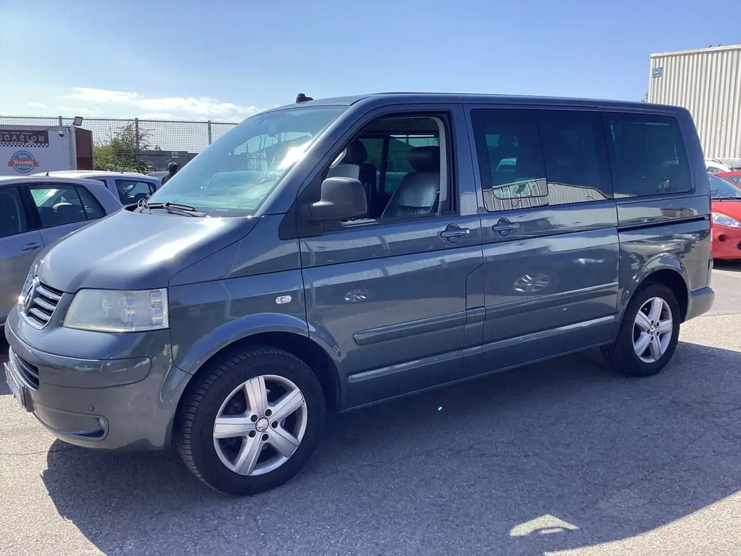 Volkswagen T5 Multivan 2.5 TDI Highline 7 places Grijs - 2