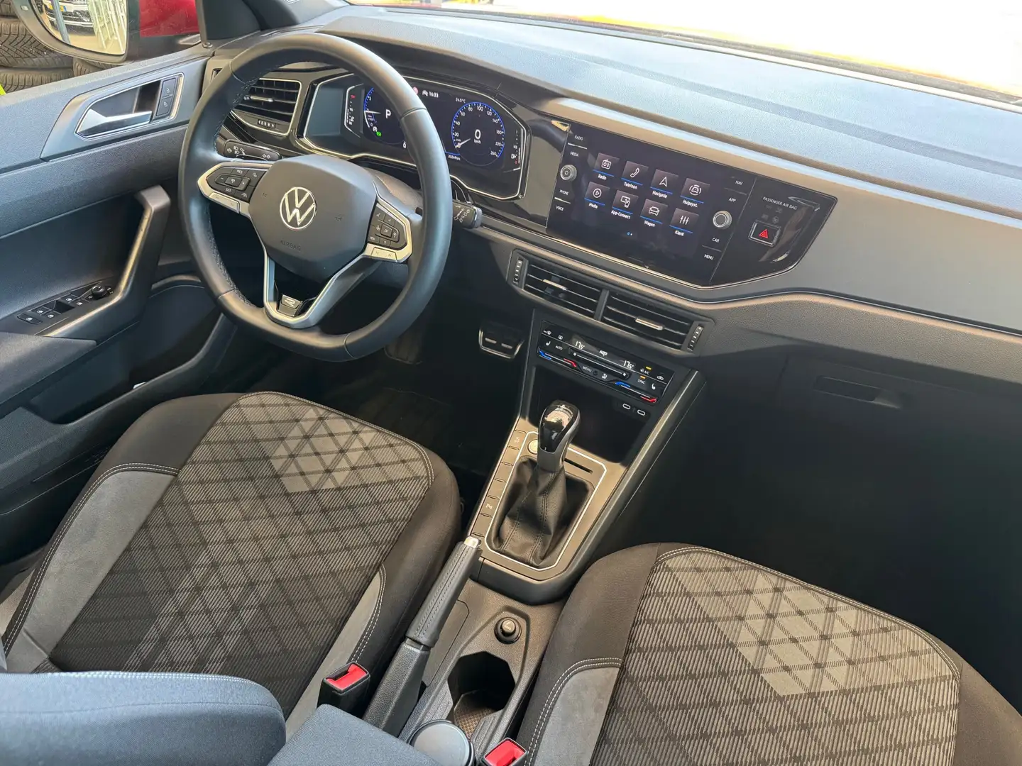 Volkswagen Taigo 1.0 TSI 115pk DSG R-Line | Matrix-LED | Stoelverwa Rood - 2
