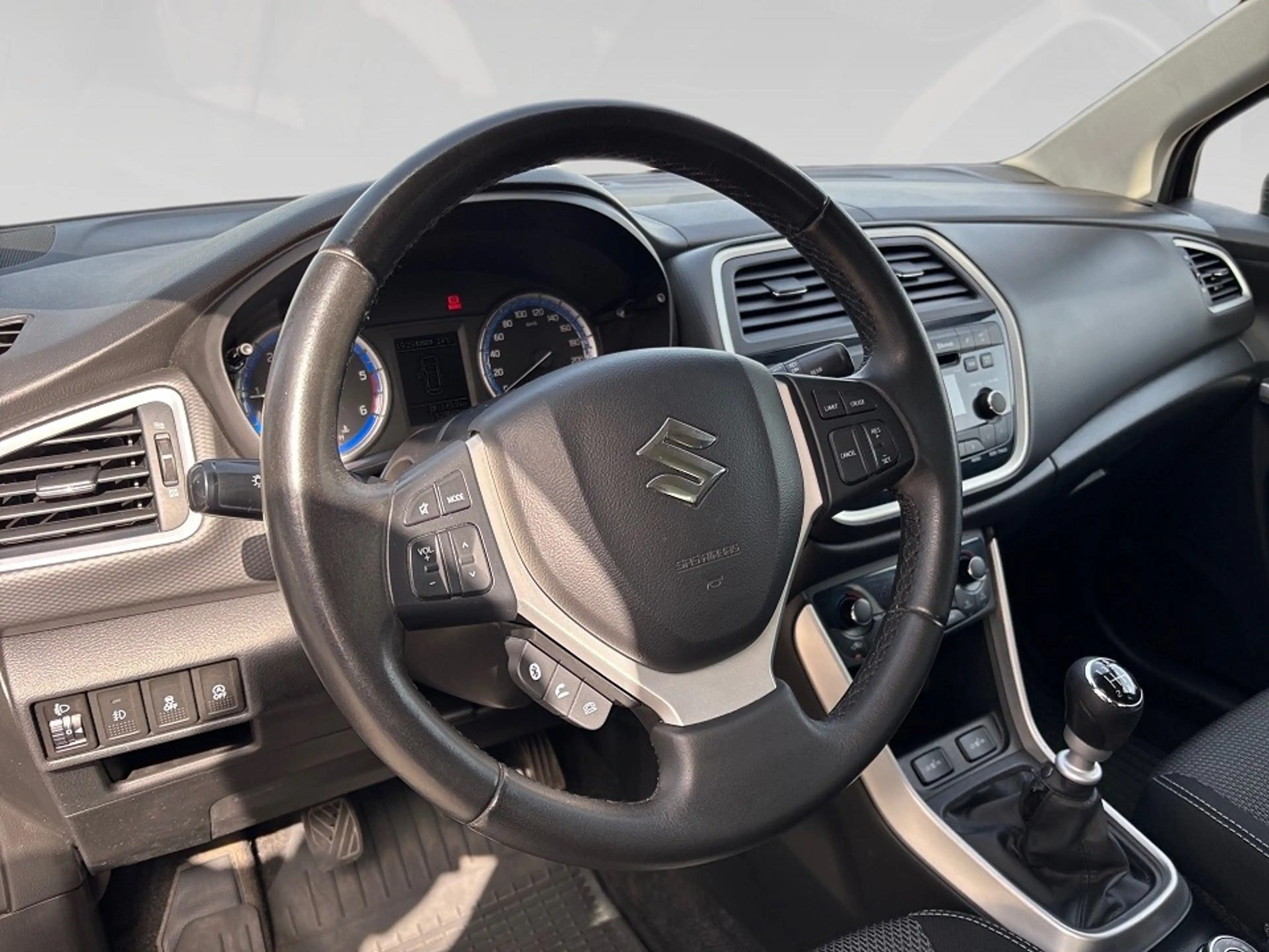 Suzuki SX4 S-Cross 1,6 DDiS Allgrip shine — photo 12