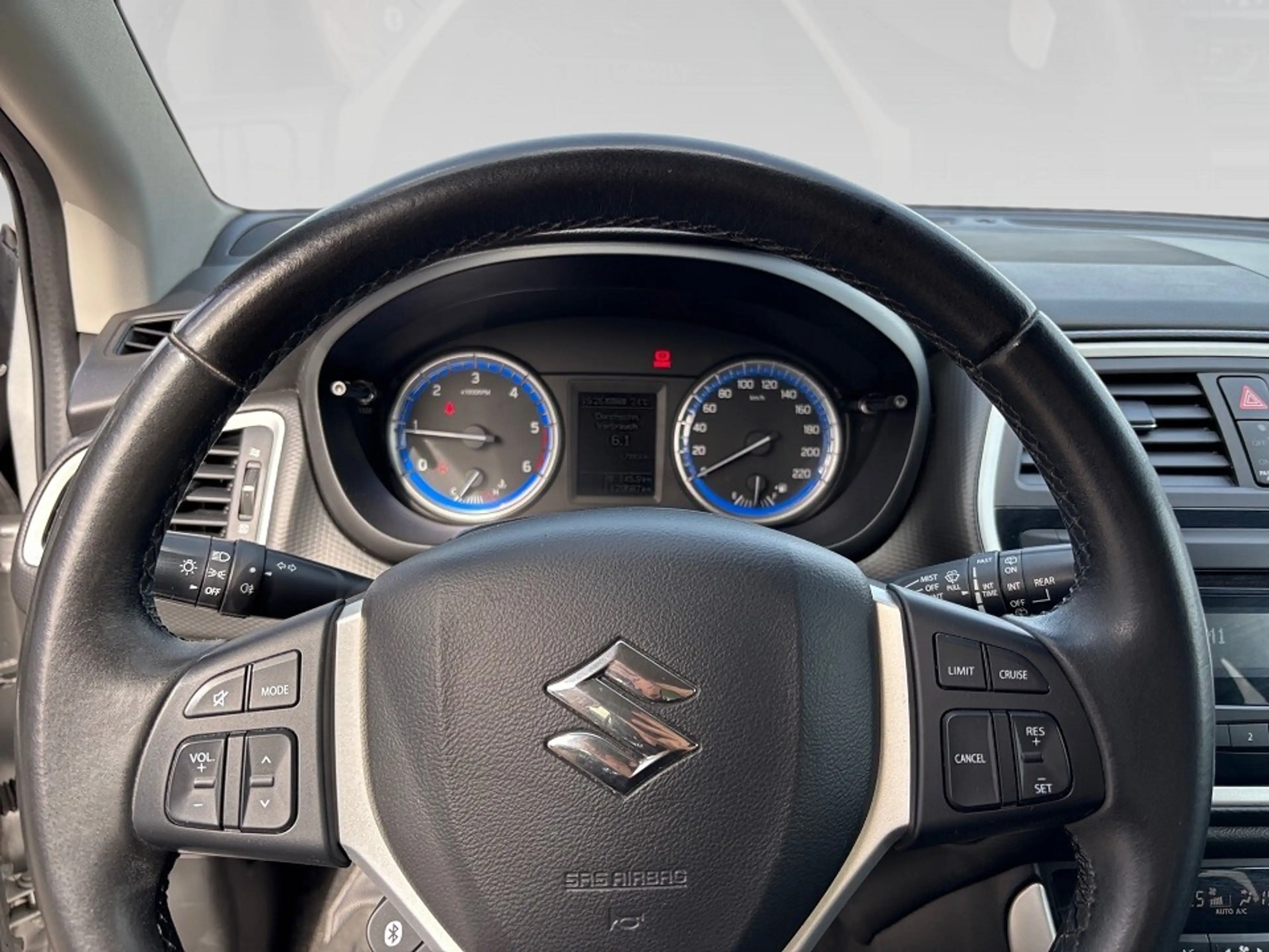 Suzuki SX4 S-Cross 1,6 DDiS Allgrip shine — photo 15