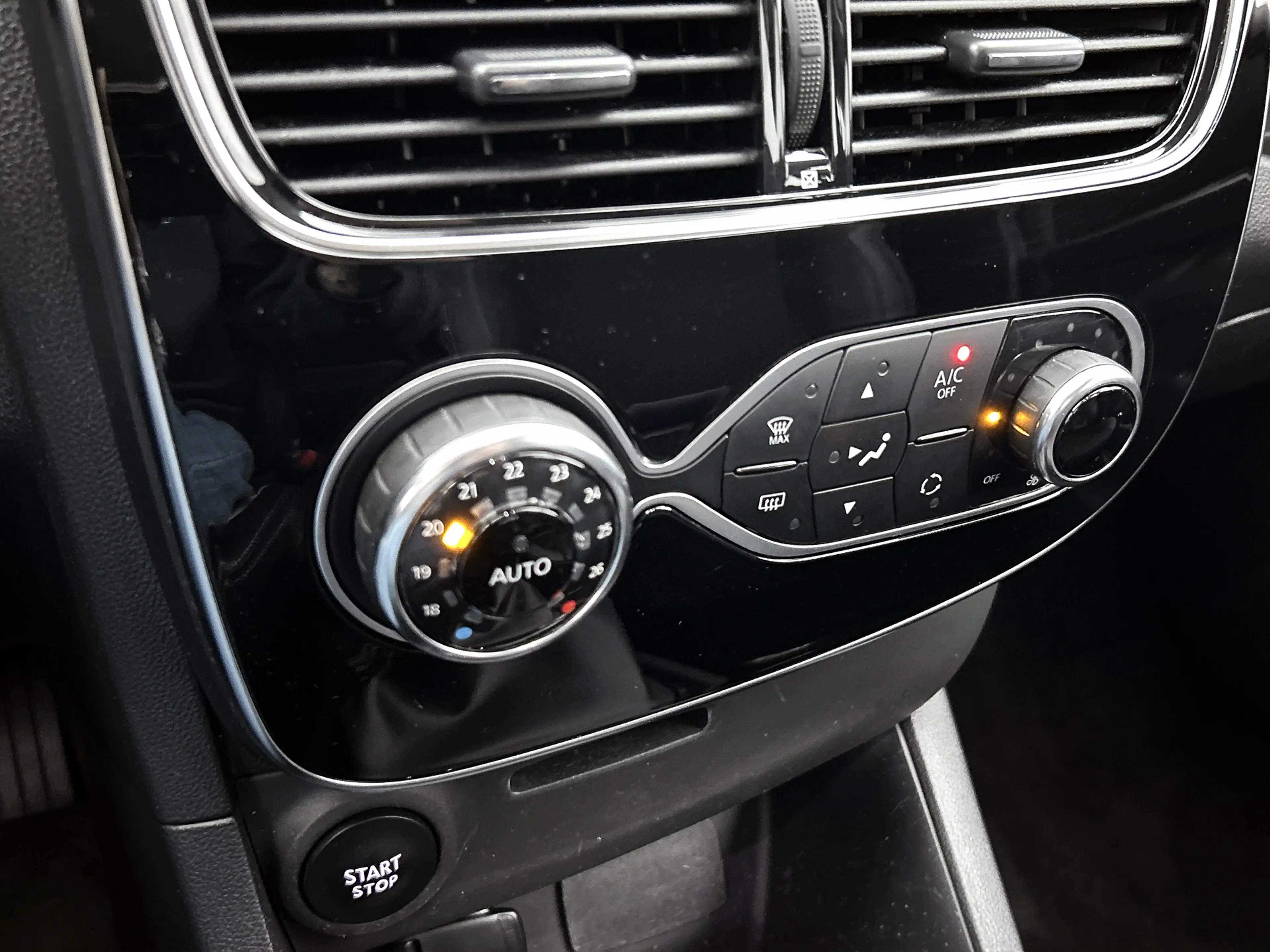 Renault Clio 0.9 TCe Intens Navi, DAB — photo 17