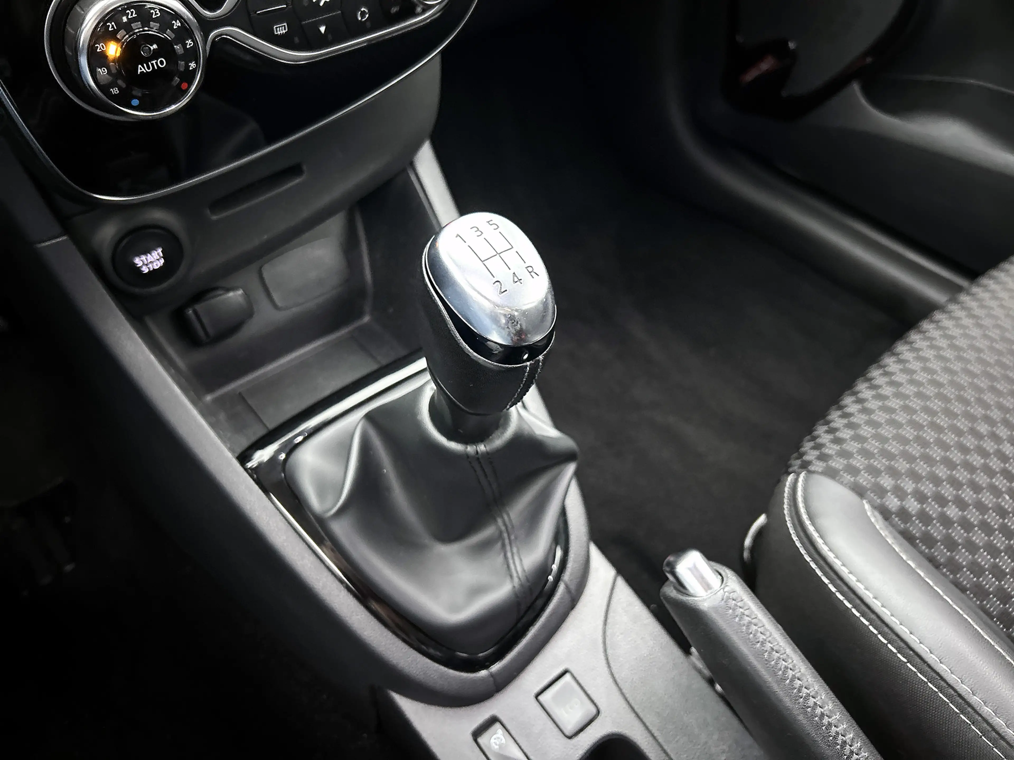 Renault Clio 0.9 TCe Intens Navi, DAB — photo 22