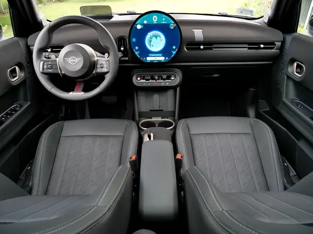 Mini Hatch view 14
