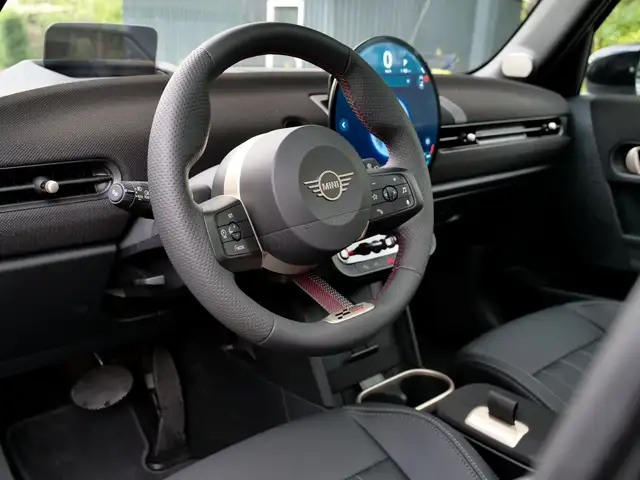Mini Hatch view 12