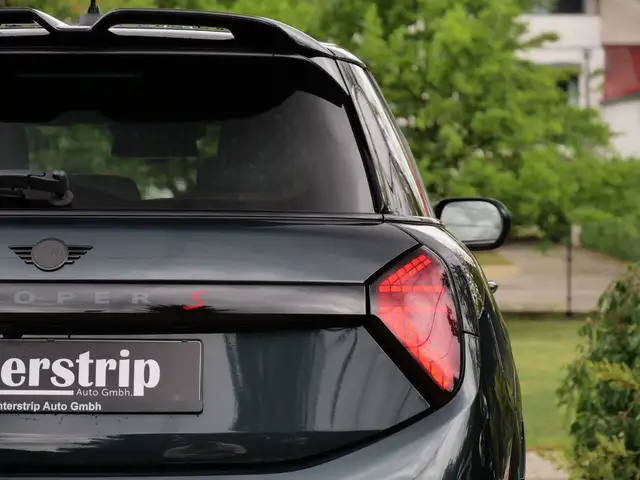Mini Hatch view 8