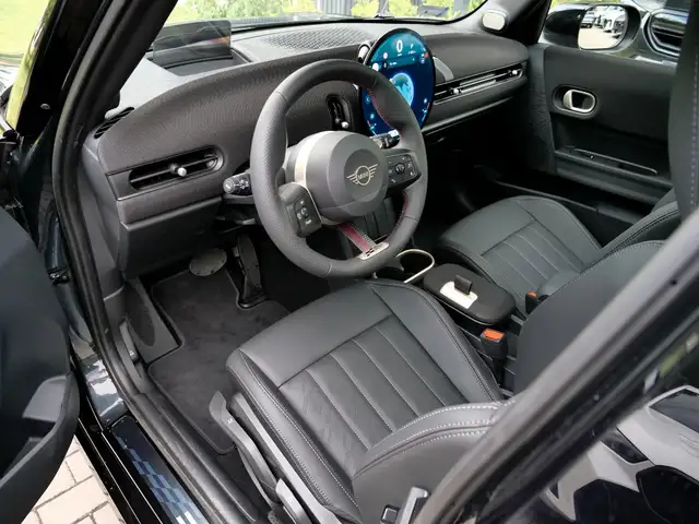 Mini Hatch view 11