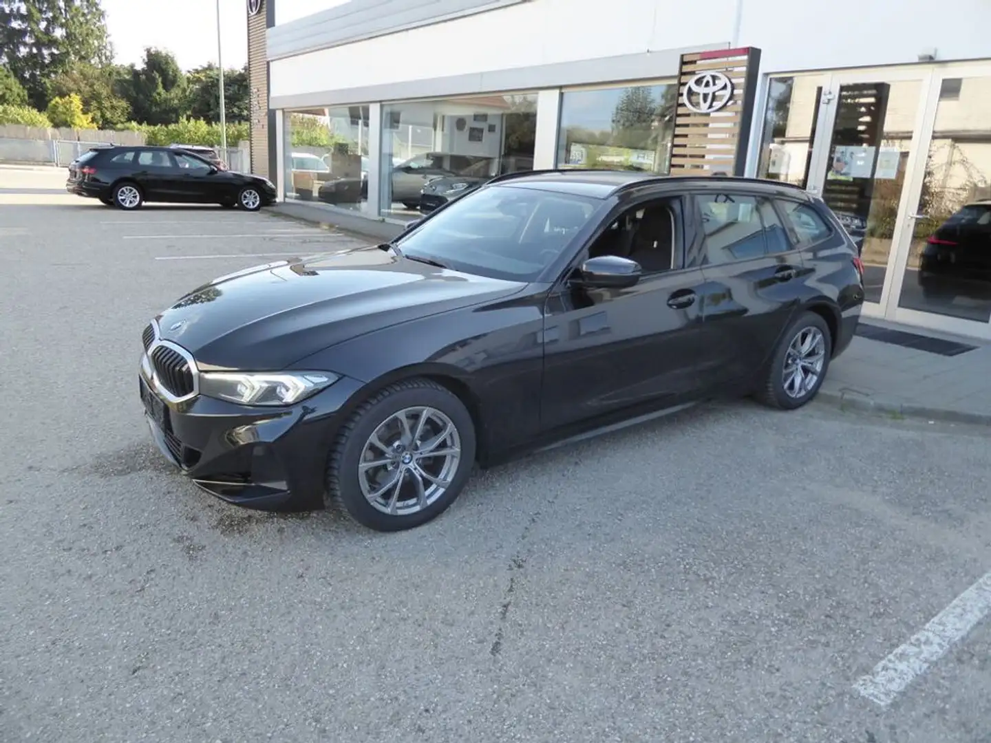 BMW 320 d xDrive Aut. *LED*CURVED* Schwarz - 2