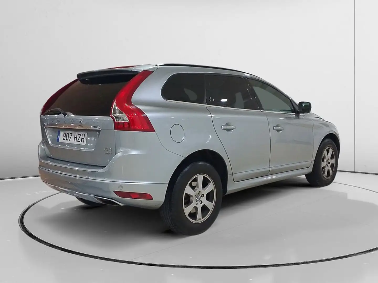 Volvo XC60 D4 Momentum AWD Aut. 181 Gris - 2