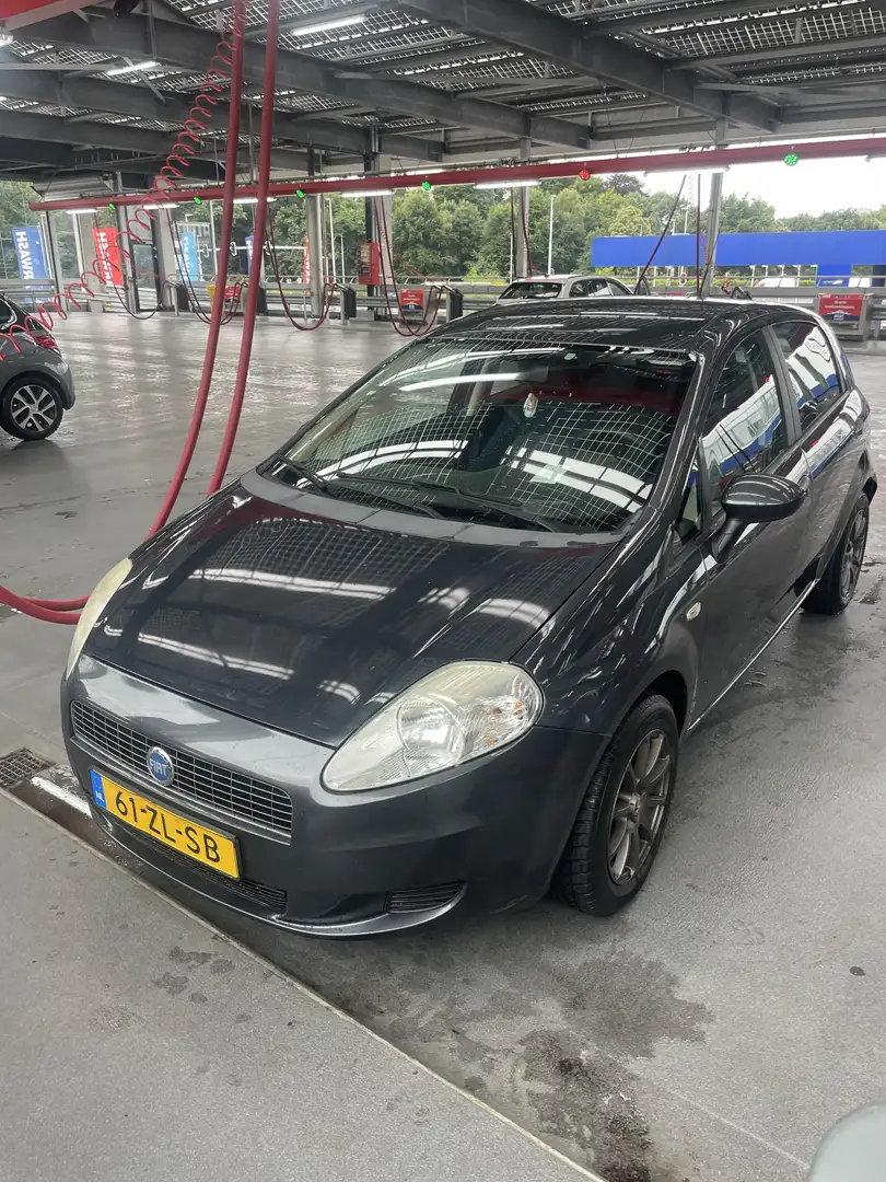 Fiat Punto 1.4 Dynamic Grijs - 1