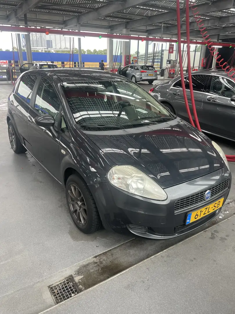 Fiat Punto 1.4 Dynamic Grijs - 2