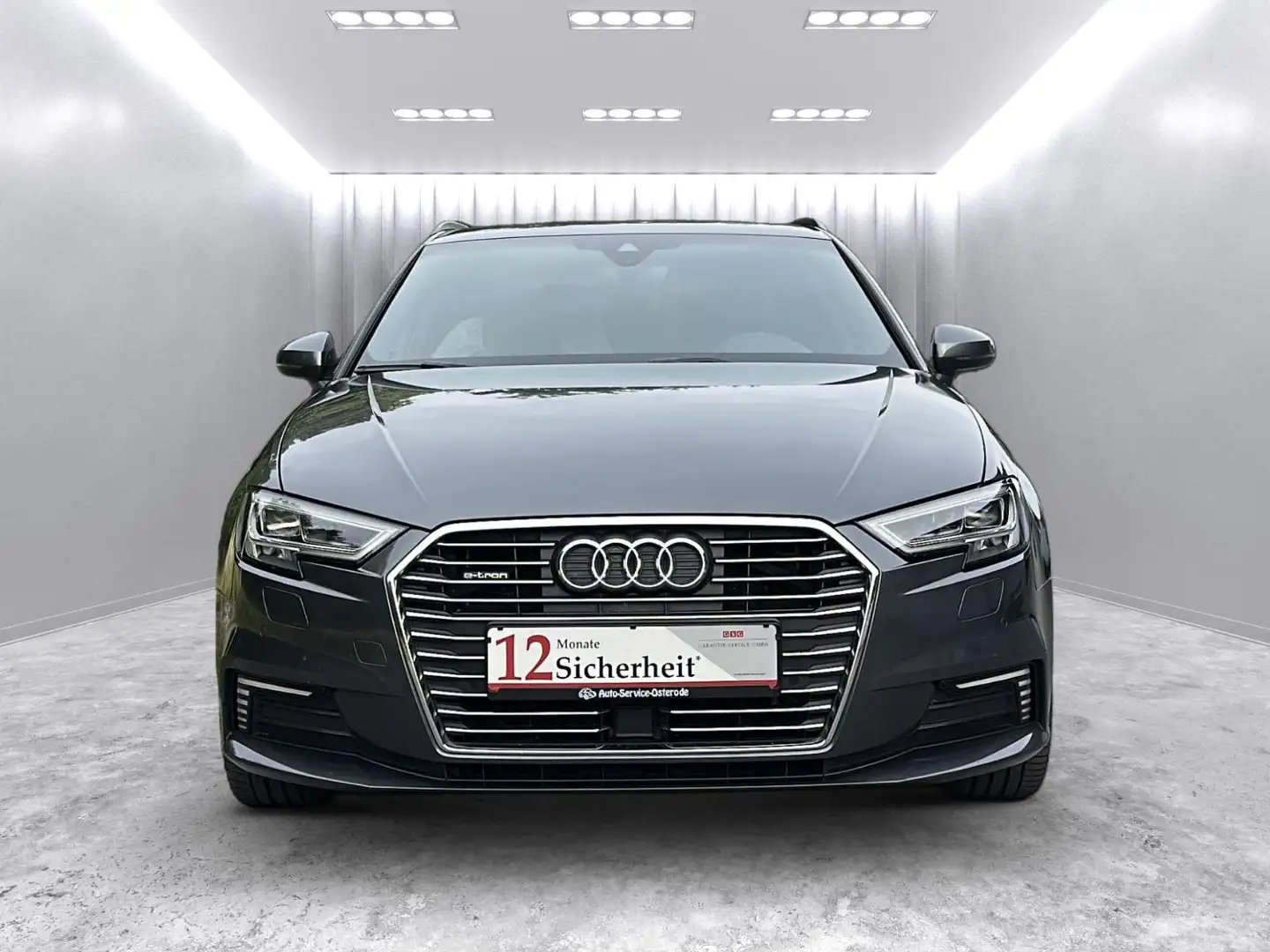 Audi A3 Sportback 40e-tron S-Line+  ACC/Lane/Navi/LED Grijs - 2