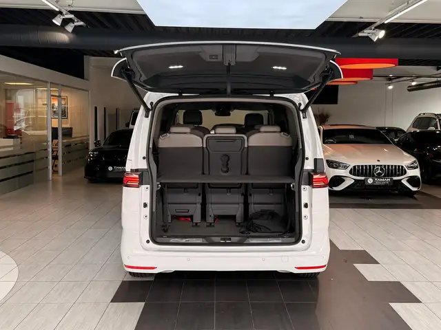 Volkswagen Multivan view 9