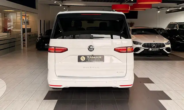 Volkswagen Multivan view 7