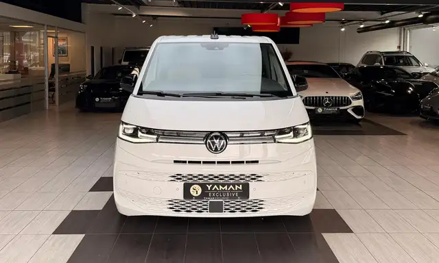 Volkswagen Multivan view 3
