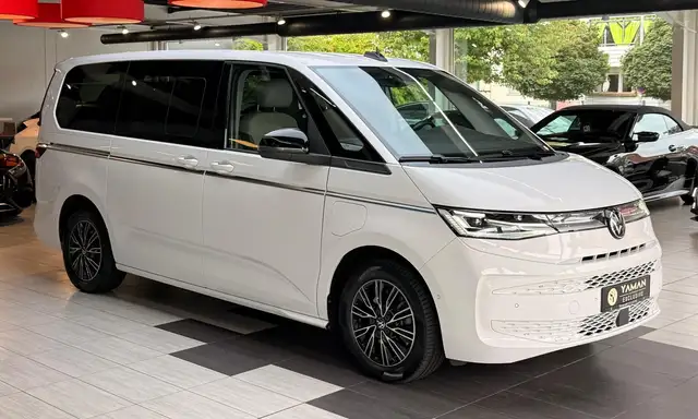 Volkswagen Multivan view 4