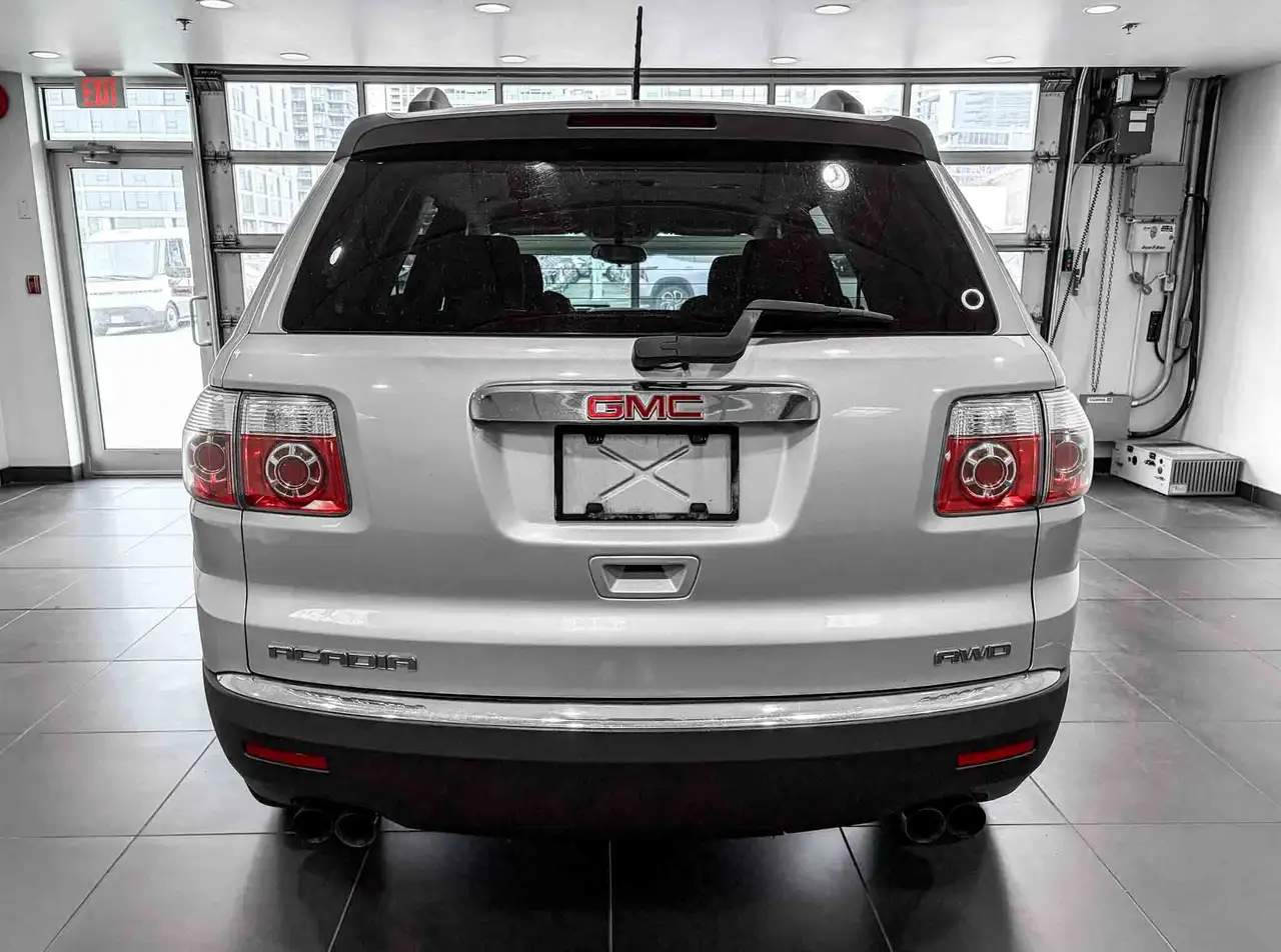GMC Acadia снимка GMC Acadia