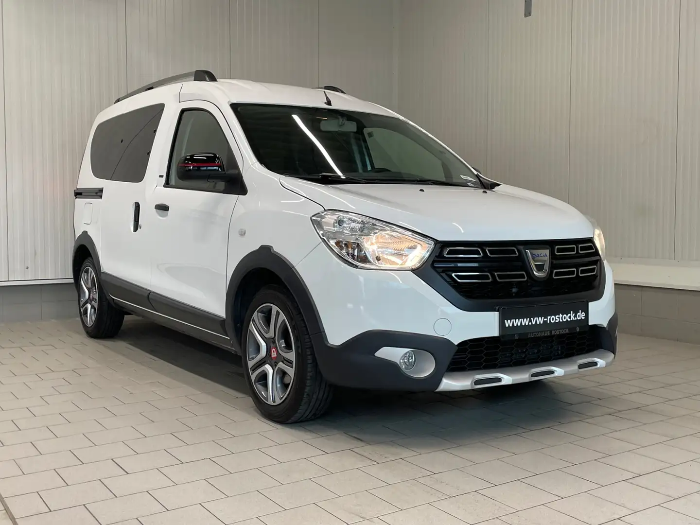 Dacia Dokker Stepway Plus 1.3 TCe 130 NAVI TEMPOMAT Blanco - 2