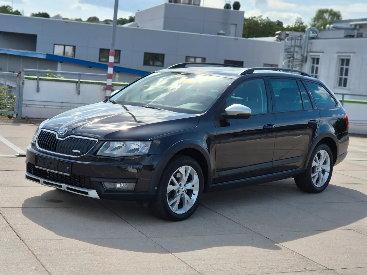 Skoda Octavia Scout 4x4  EU6 Zahnr. TÜV Neu Negro - 1