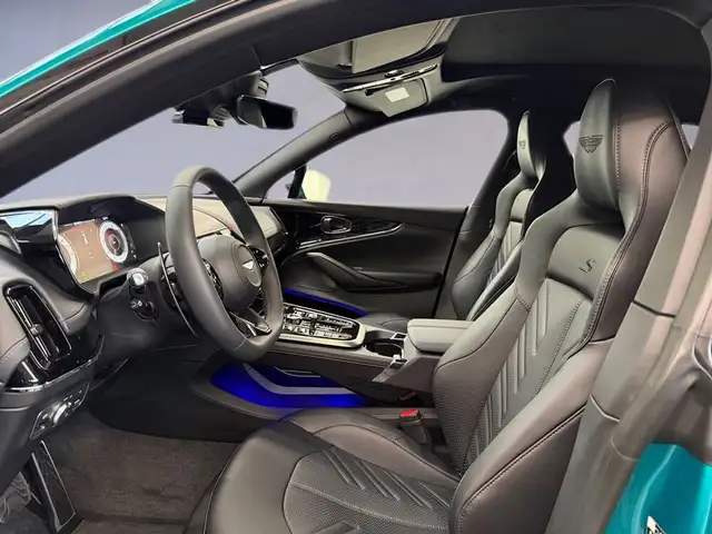 Aston Martin DBX S | Podium Green | Pano | AHK | 23'' Ansicht 7