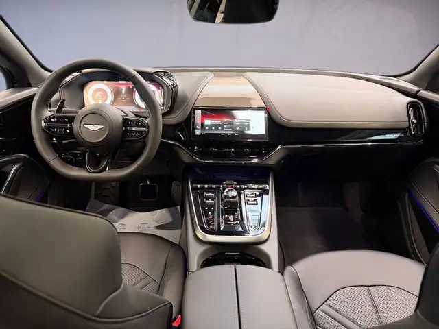 Aston Martin DBX S | Podium Green | Pano | AHK | 23'' Ansicht 10