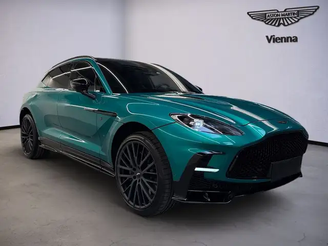 Aston Martin DBX S | Podium Green | Pano | AHK | 23'' Ansicht 2