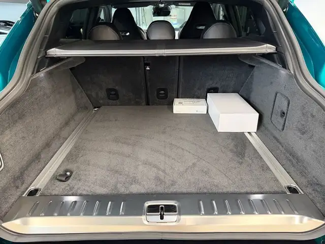 Aston Martin DBX S | Podium Green | Pano | AHK | 23'' Ansicht 12